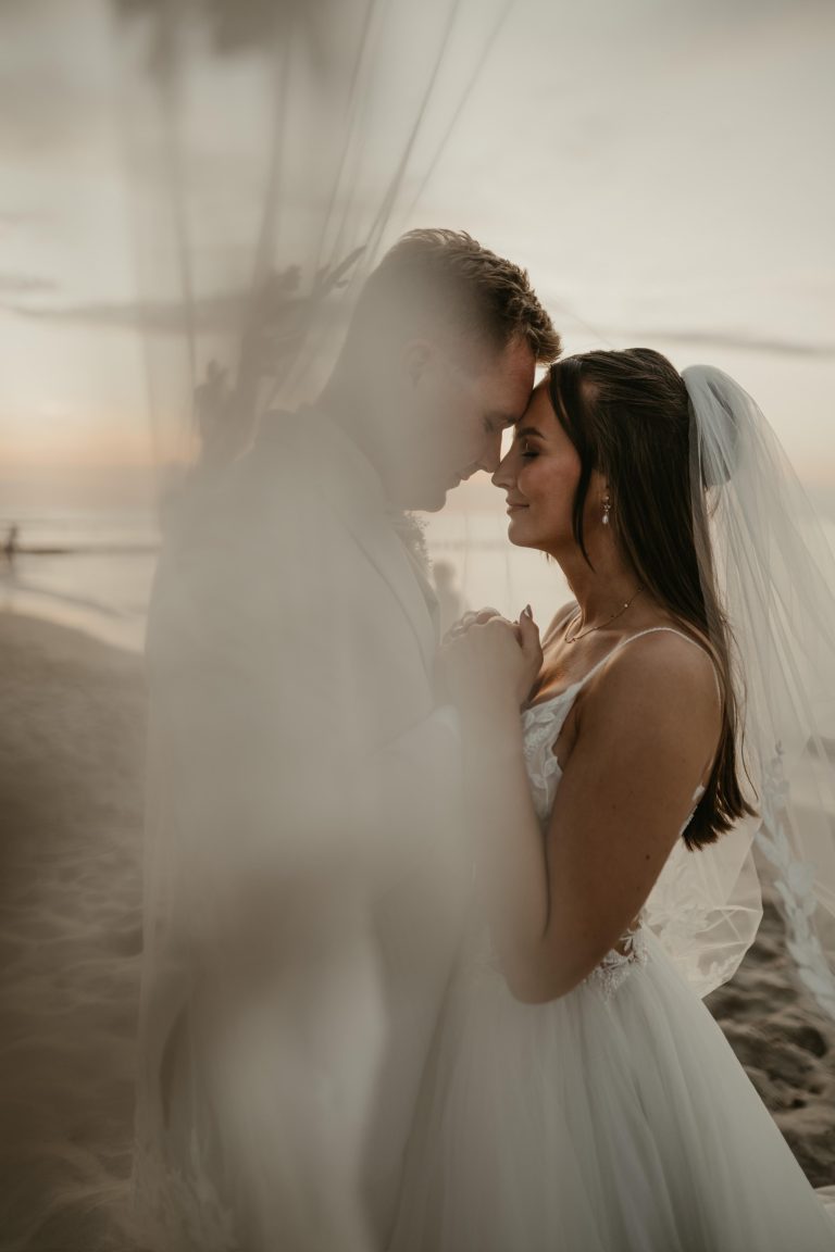Brautpaar unter dem Schleier, Hochzeit in Kühlungsborn