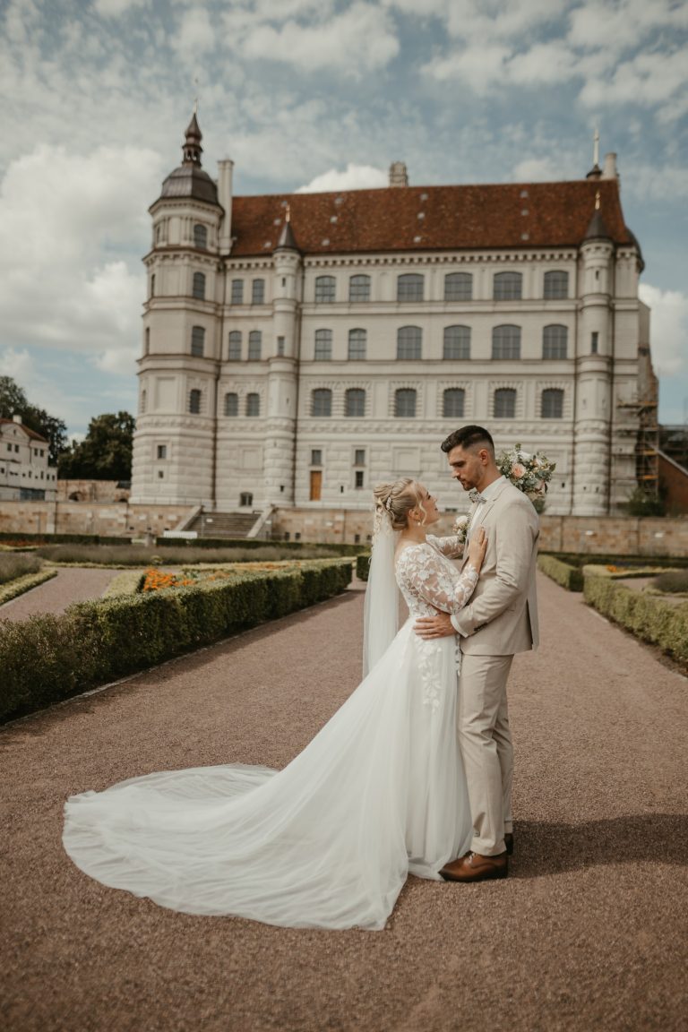 Brautpaar vor dem Schloss Güstrow