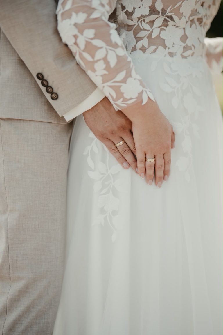 Braut und Bräutigam Hand in Hand, Güstrow