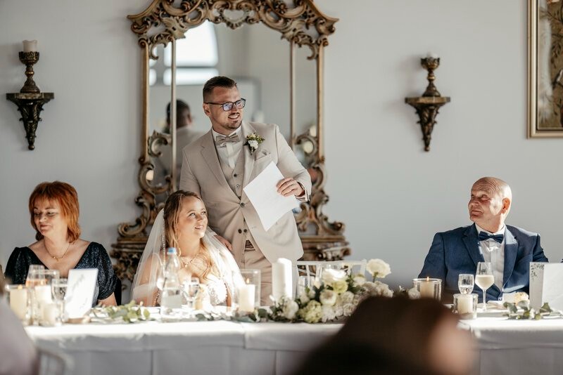 Brauttisch bei der Hochzeitsfeier im meergut Kühlungsborn