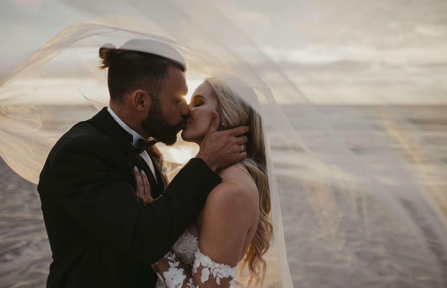 Brautpaar bei der Hochzeit im meergut Kühlungsborn an der Ostsee