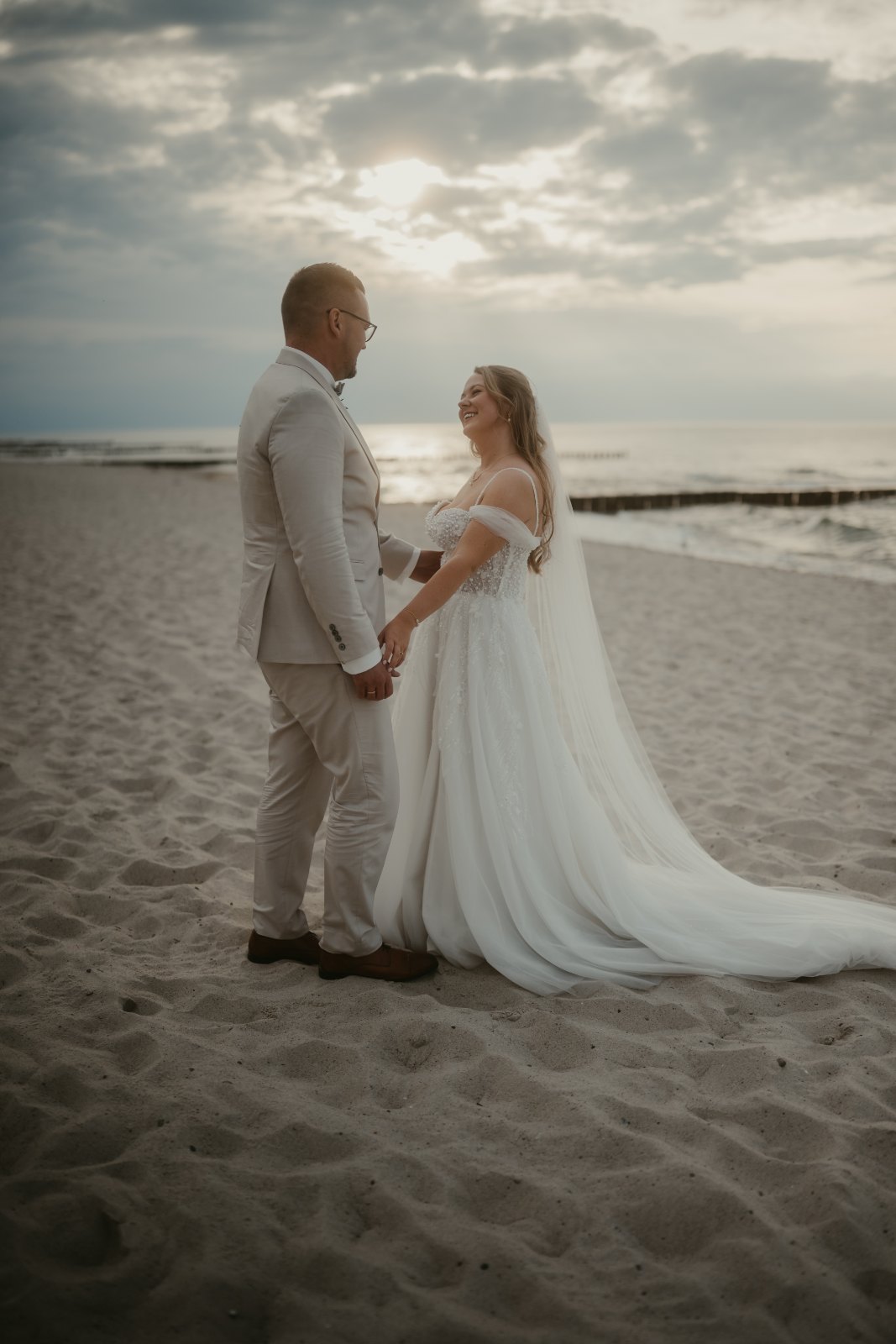 Brautpaar bei Abendstimmung an der Ostsee in Kühlungsborn